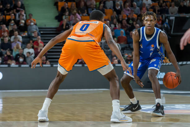 赛中以出其 赛中以出其